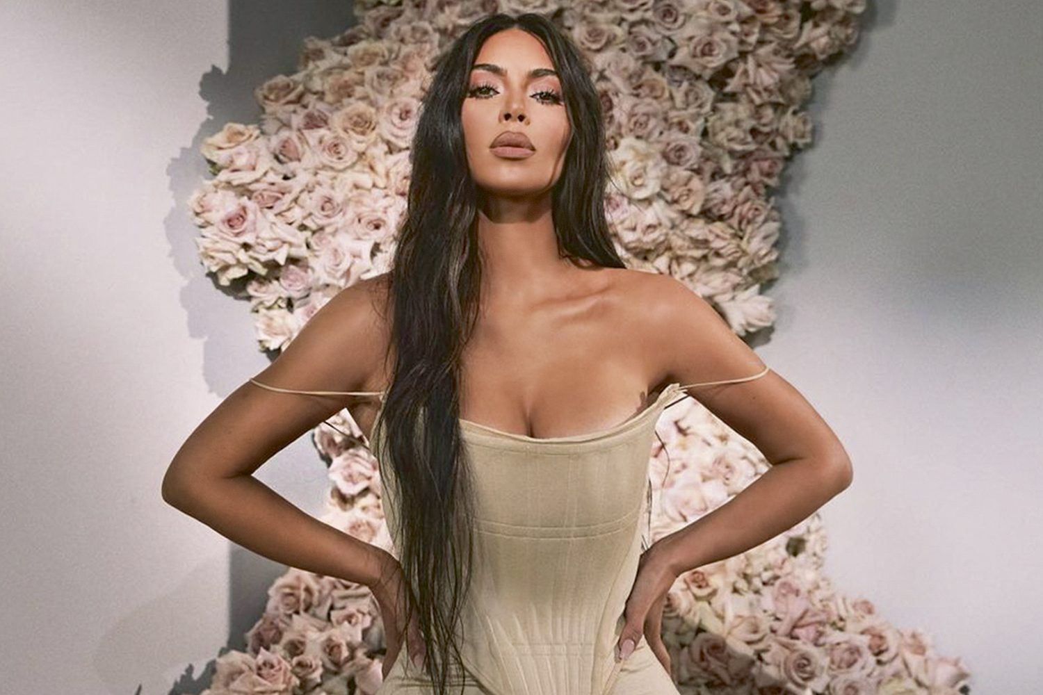 kim-kardashian-instagram-kimkardashian-121-2021-jpg-1837929