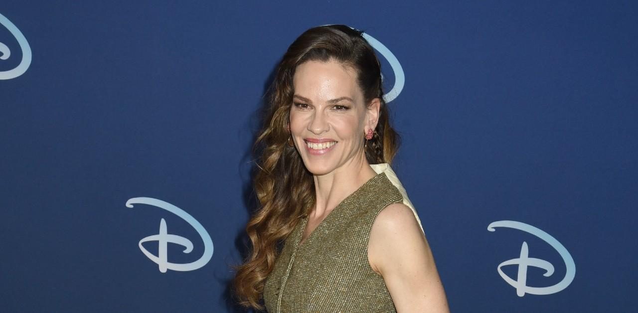 hilary-swank-first-time-mom-expecting-twins-1664978807062-5862914