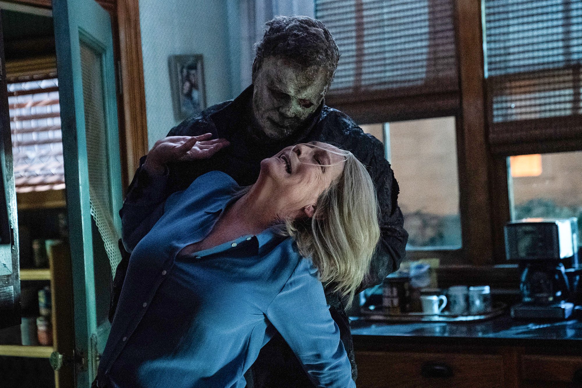 jamie-lee-curtis-faces-michael-myers-one-last-time-in-halloween-ends-trailer