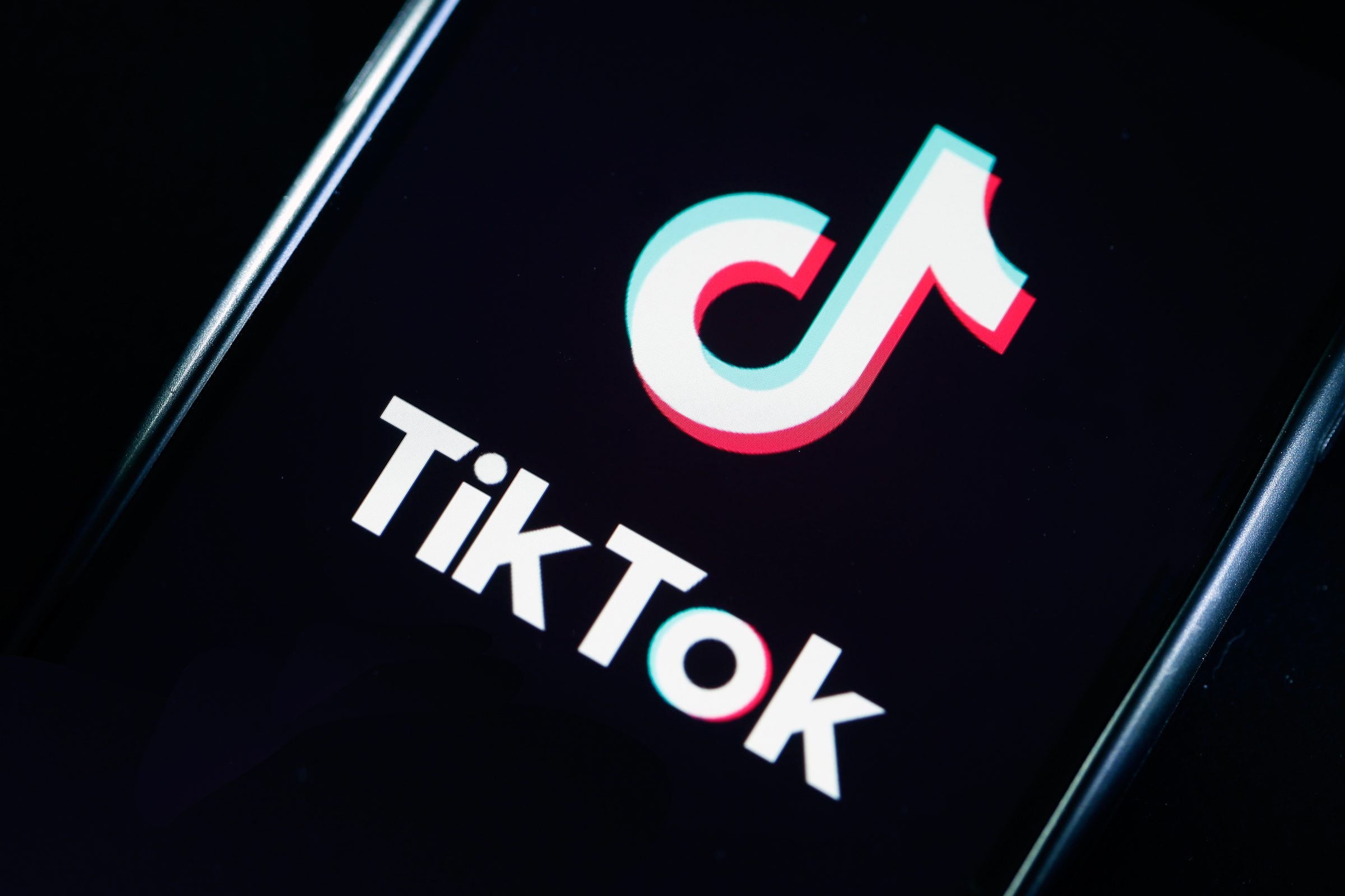 tik-tok-media-app-illustration